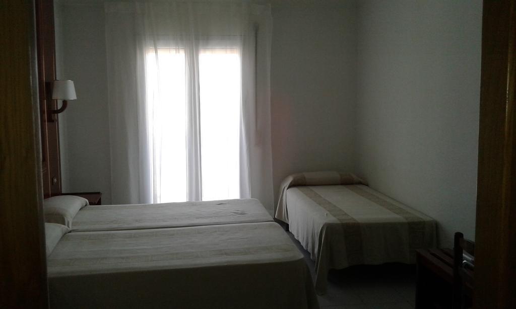 Hostal La Vinya Ля Эскала Экстерьер фото