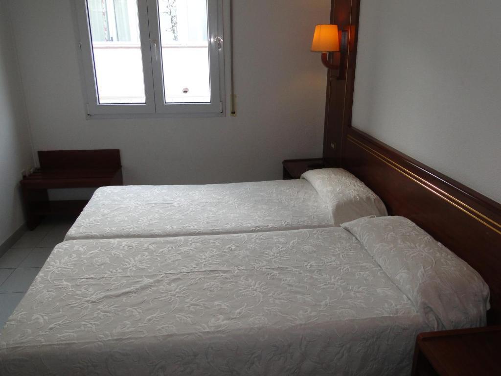 Hostal La Vinya Ля Эскала Экстерьер фото