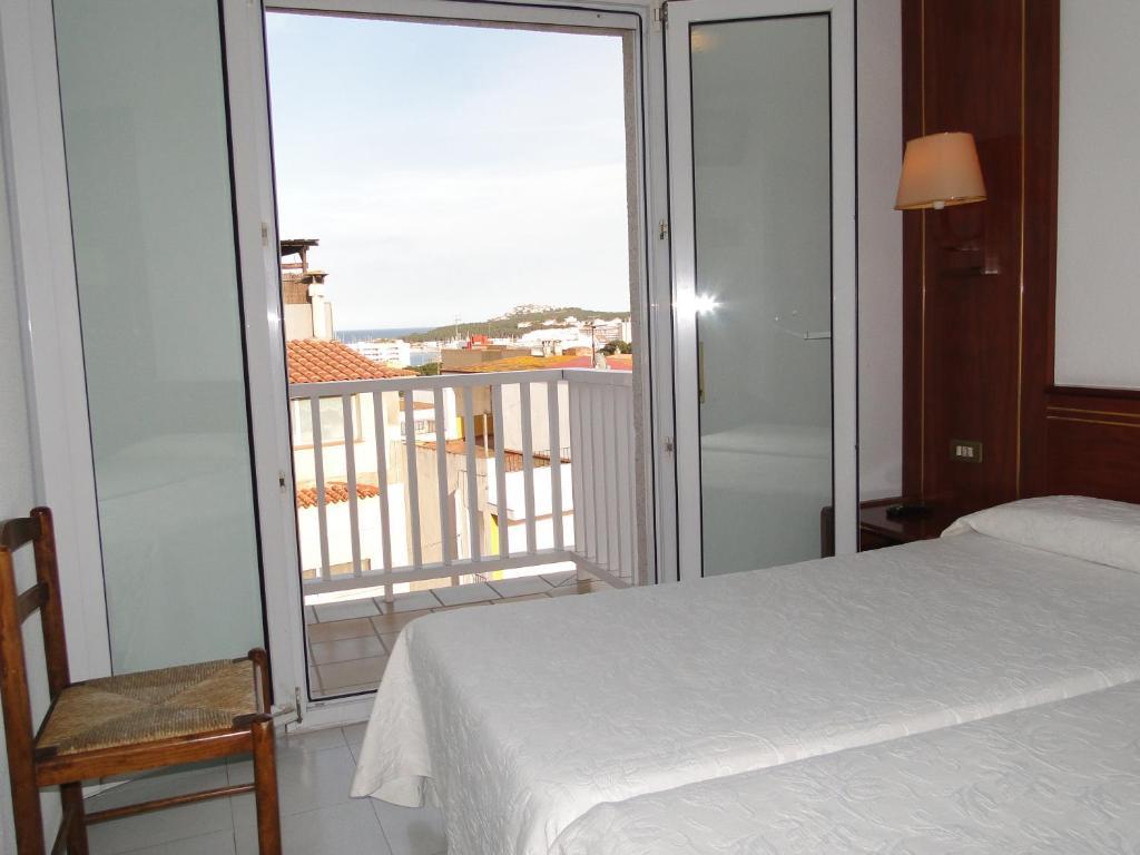 Hostal La Vinya Ля Эскала Экстерьер фото
