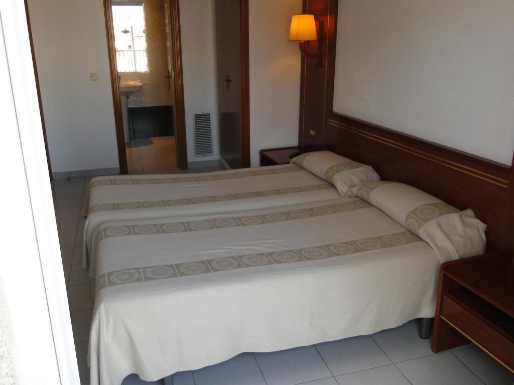 Hostal La Vinya Ля Эскала Экстерьер фото