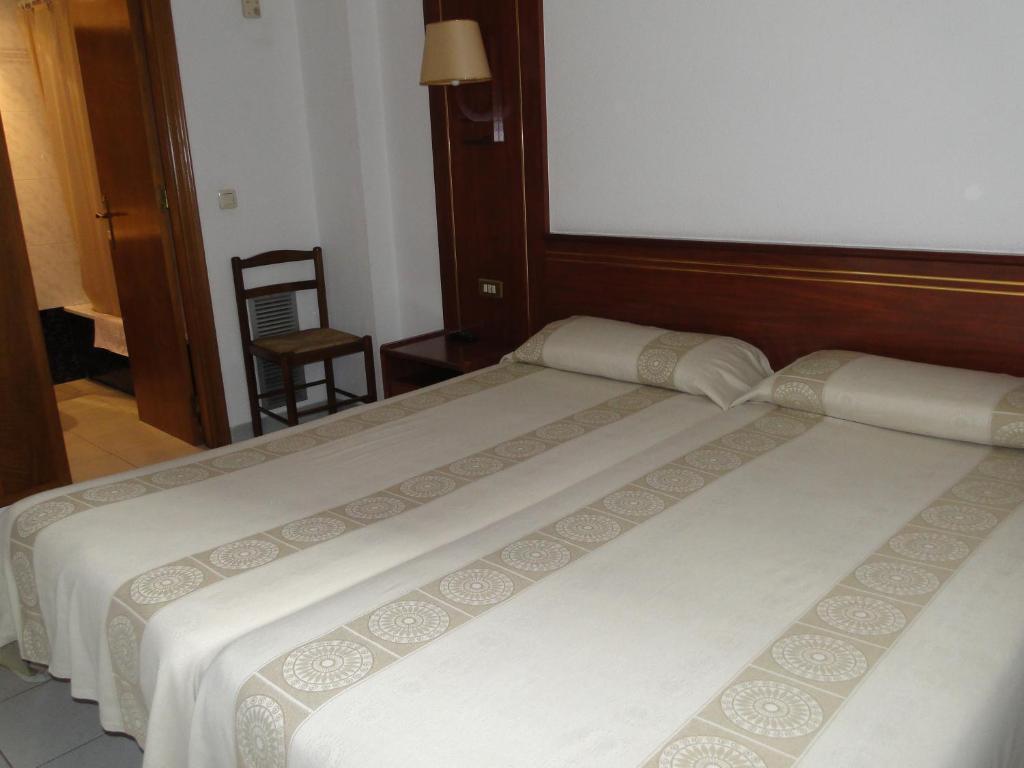 Hostal La Vinya Ля Эскала Экстерьер фото